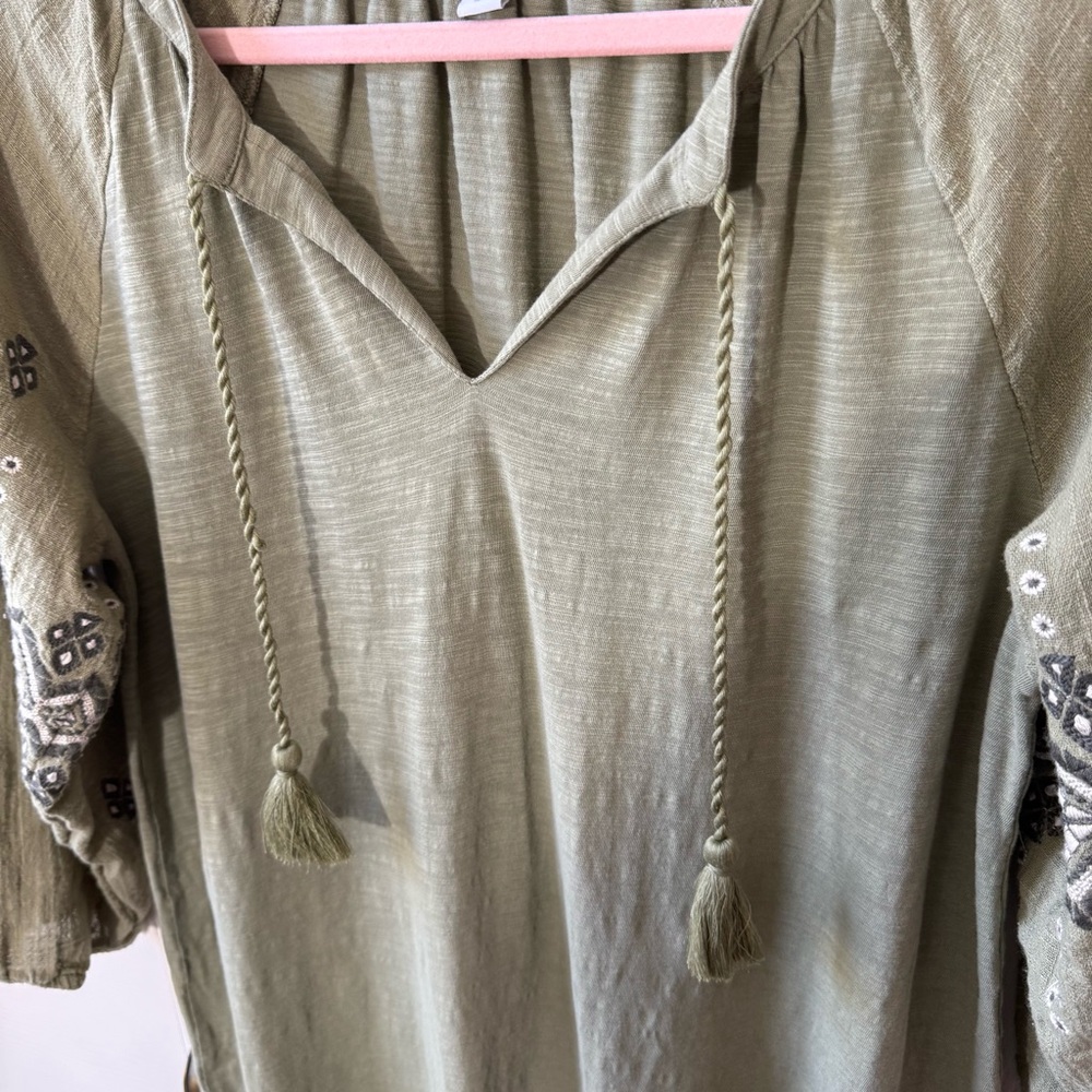 J.Jill Olive Green Boho Embroidered 3/4 Sleeve Tunic Top Tassel V-Neck Size S - Picture 8 of 11